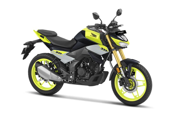 Honda CB125 Hornet front three quarter